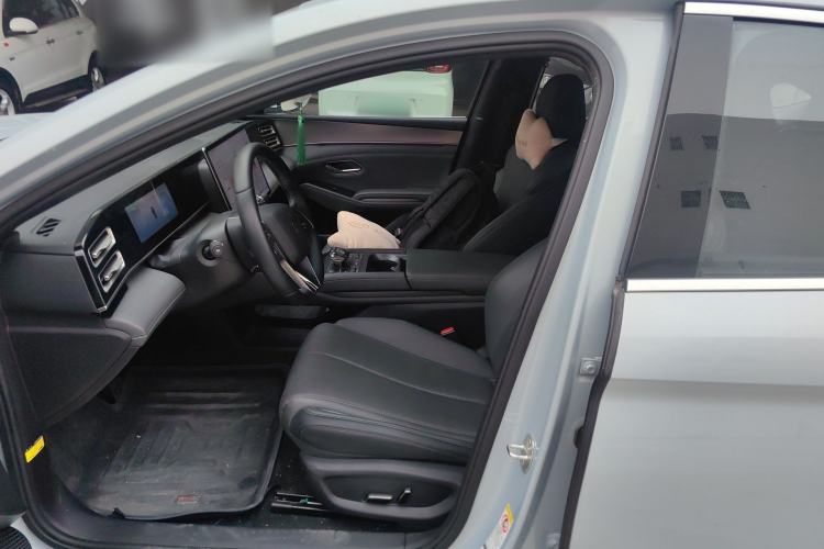 Used BYD Qin L 2025 DM-i Smart Drive 120KM Superior Model Left Front Seat