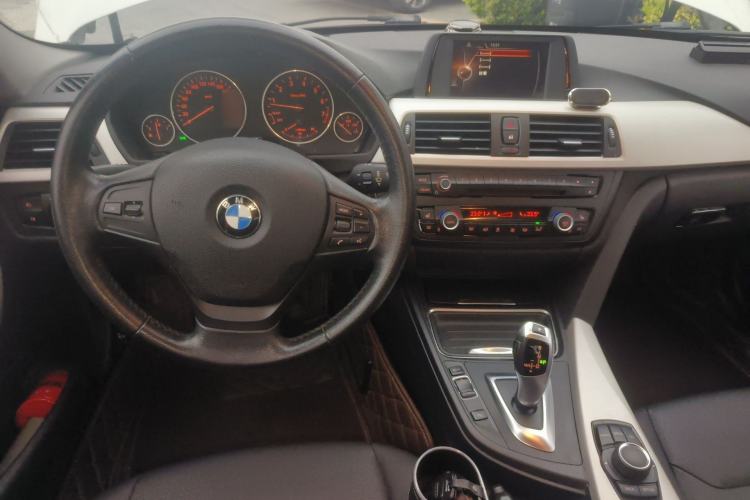 Used BMW 3 Series 2015 320i Luxury Line Stylish Edition Interior 2