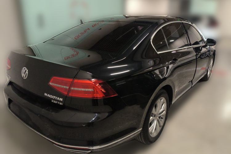 Used Volkswagen Magotan 2018 Facelift 330TSI DSG Luxury Model Rear Right 45 Deg