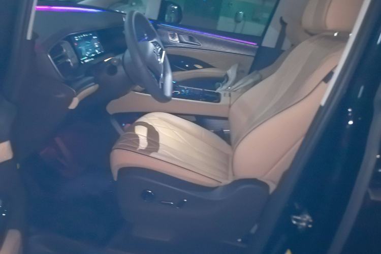 Used Denza D9 2024 DM-i 970 Luxury Model
