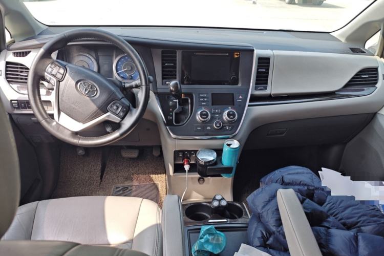 Used Toyota SIENNA 
