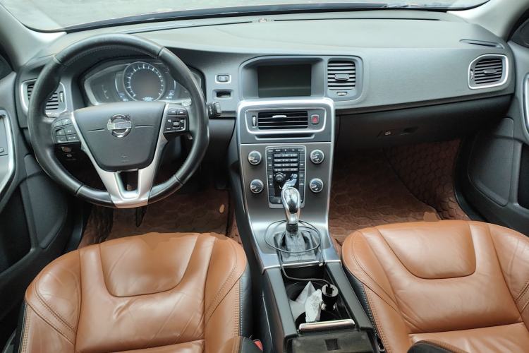Used Volvo V60 2014 T5 Zhiya Edition
