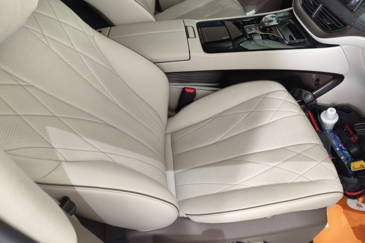 Used Denza D9 2022 DM-i 970 Four-Wheel Drive Flagship Model
