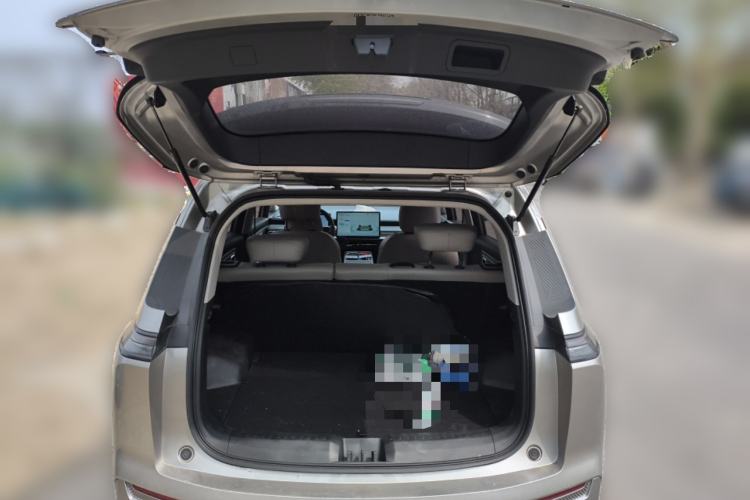 Used AION Y 2023 Younger Trunk