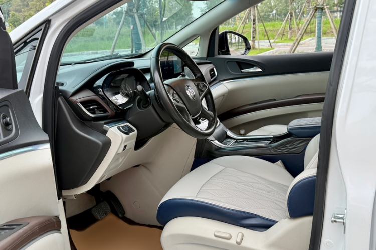 Used Buick GL8 2021 Land Cruiser Executive Class 652T Luxury Model
