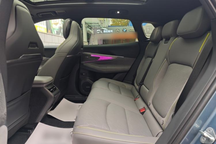 Used Lynk & Co 08 EM-P 2025 245km Ultra-Long Range Halo
