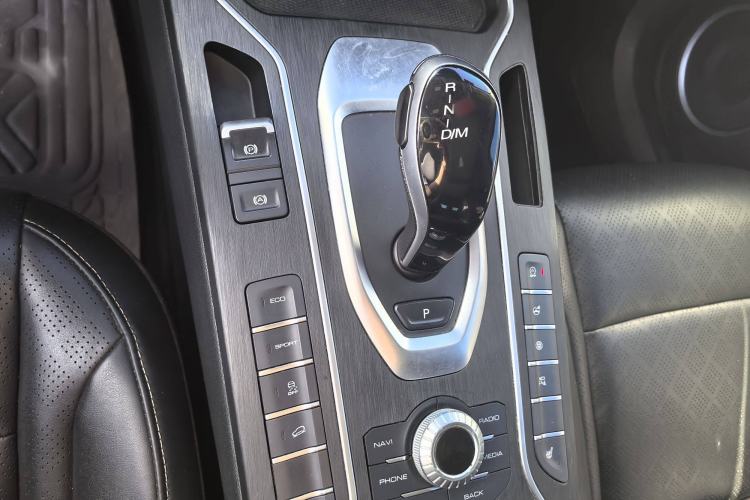 Used Wey VV6 2018 2.0T Two-Wheel-Drive Ultra-Luxury Version China V Standard
