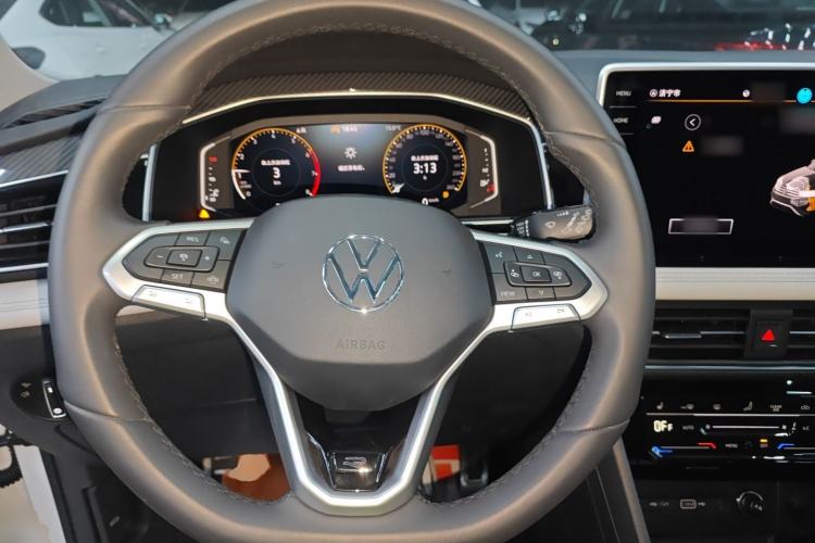 Used Volkswagen Tiguan L 2024 Outstanding Model 330TSI Automatic Two-Wheel Drive R-Line Dragon Glory Edition
