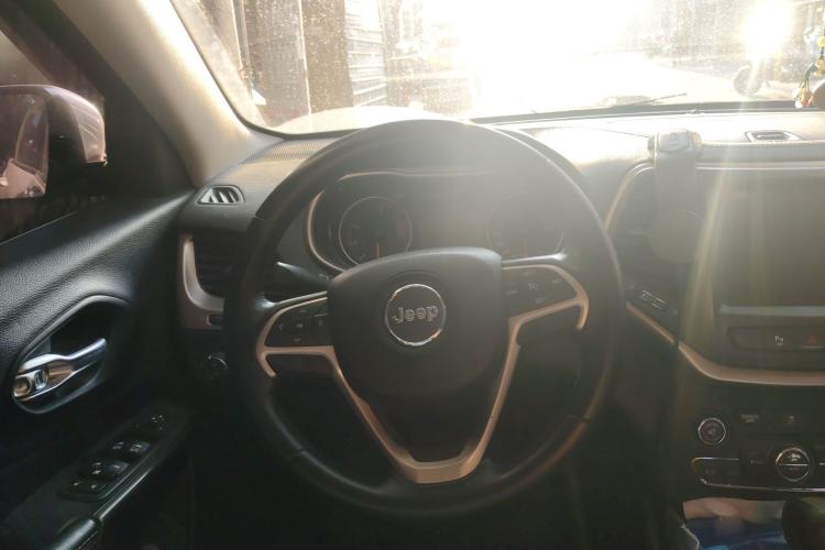 Used Jeep Cherokee 2016 2.0L Superior Edition