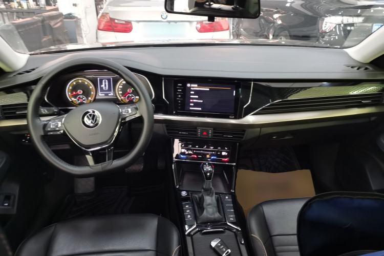 Used Volkswagen Passat 2021 330TSI Elite Edition Center Console