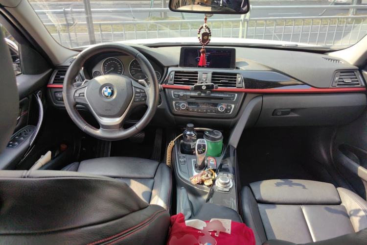 Used BMW 3 Series 2013 320i Sport Design Package Center Console