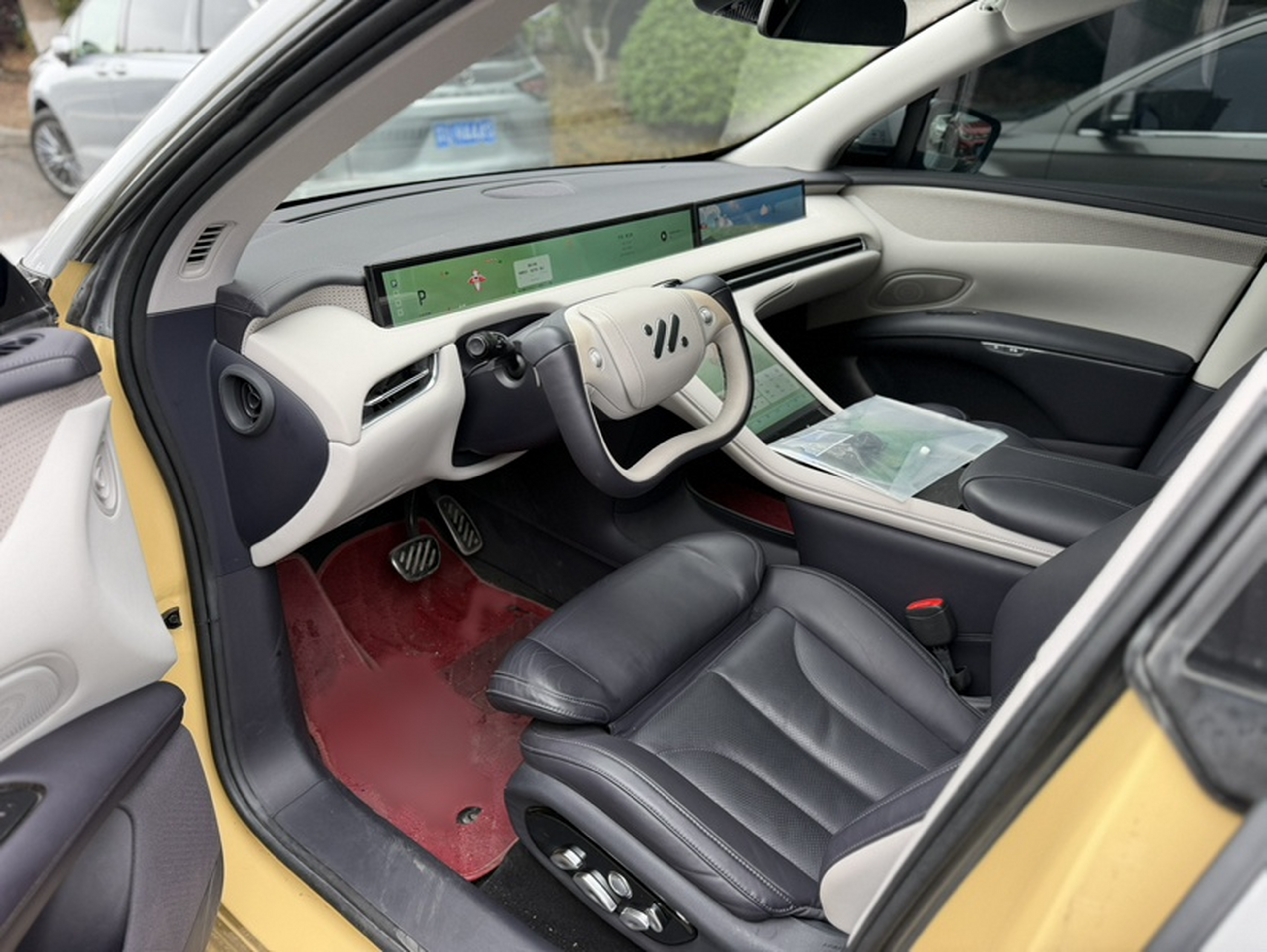 Переднее сиденье в автомобиле