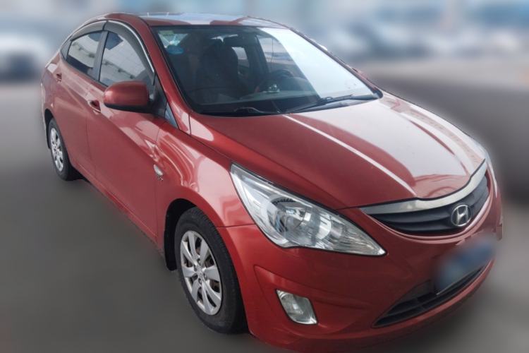 Used Hyundai Verna (older generation) 2010 Sedan 1.4L Manual Comfort GS Front Right 45 Deg