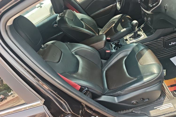 Used Jeep Cherokee 2016 2.4L Leading Edition Right Front Seat