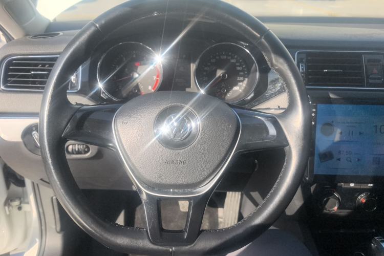 Used Volkswagen Sagitar 2016 230TSI 25th Anniversary Edition Steering Wheel