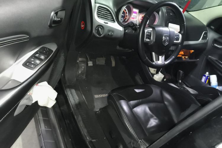 Used Dodge Journey 2013 2.4L Two-Wheel Drive Luxury Version Driver Seat