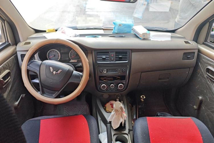 Used Wuling Rongguang V 2016 1.5L Practical Version Center Console