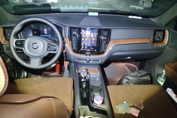 Used Volvo XC60 New Energy 2024 T8 Plug-in Hybrid Long-Range All-Wheel Drive Smart Luxury Edition
