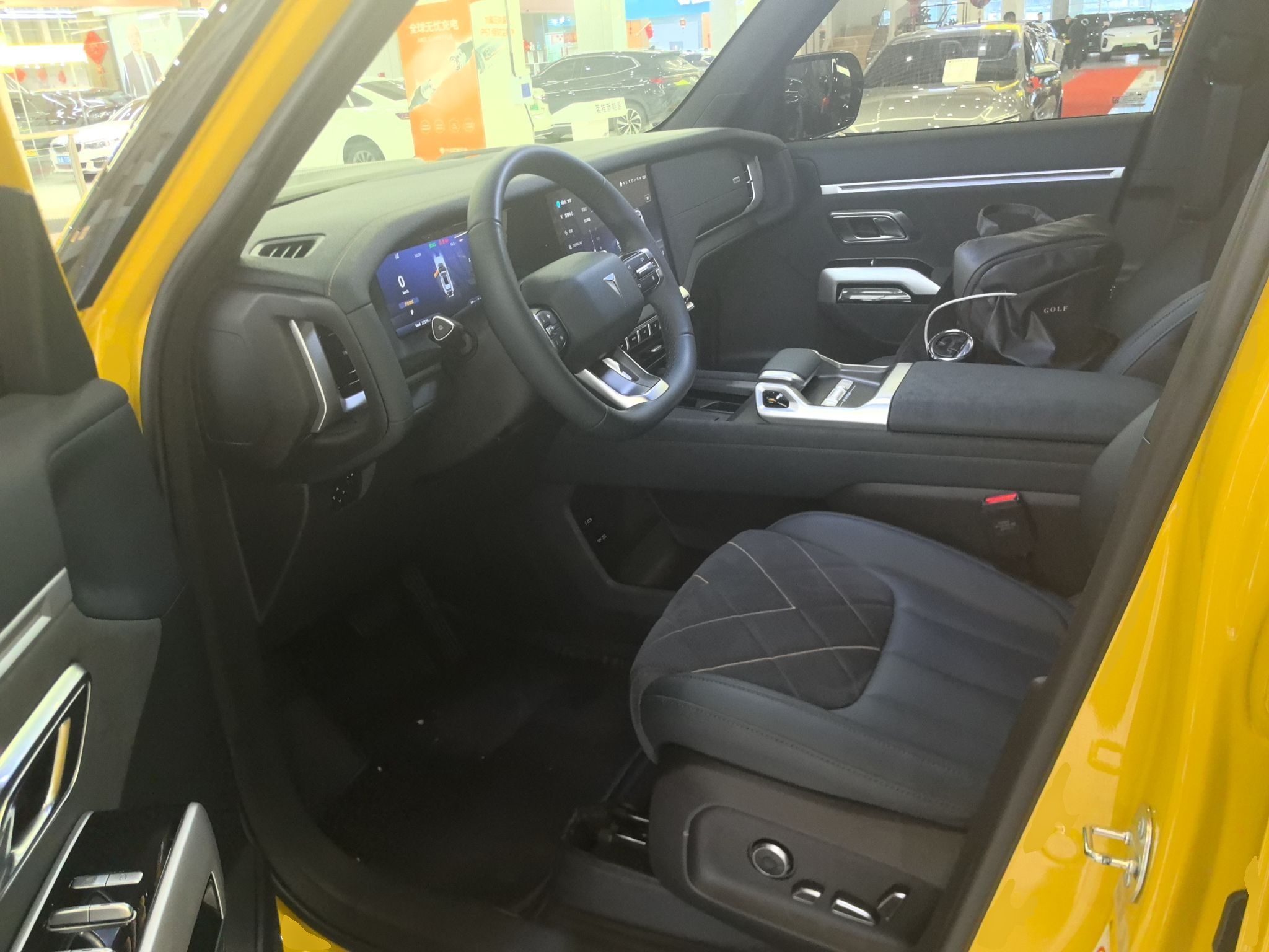 المقاعد الأمامية داخل السيارة