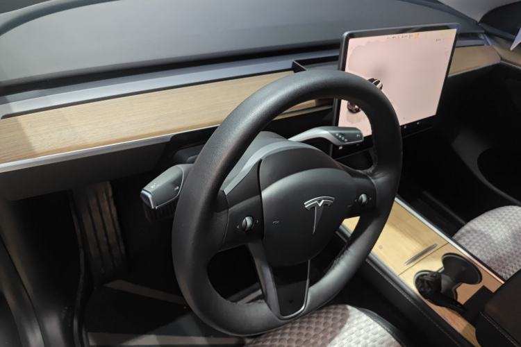 Used Tesla Model Y 2022 Long-Range All-Wheel-Drive Version