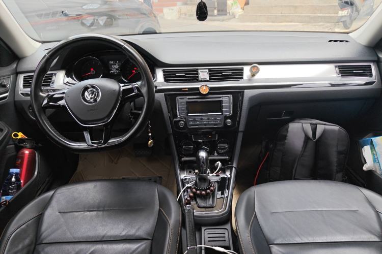 Used Volkswagen Bora 2016 1.6L Automatic Comfort Model Center Console