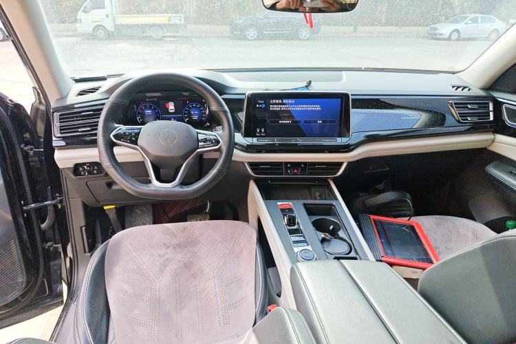 Used Volkswagen Teramont 2022 530 V6 Four-Wheel Drive Prestige Flagship Edition Center Console