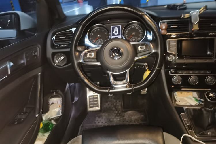 Used Volkswagen Golf 2015 1.4TSI Manual R-Line
