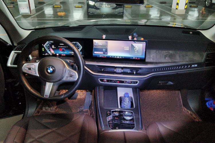 Used BMW X5 2023 xDrive 30Li Luxury M Sport Package
