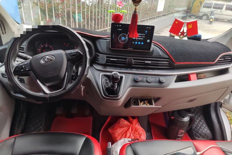 Used SAIC MAXUS Xintu V90 2020 2.0T Manual Yunjie Version Front-Wheel Drive with Single Rear Tire Short Wheelbase Mid-Height Design 6-Seater
