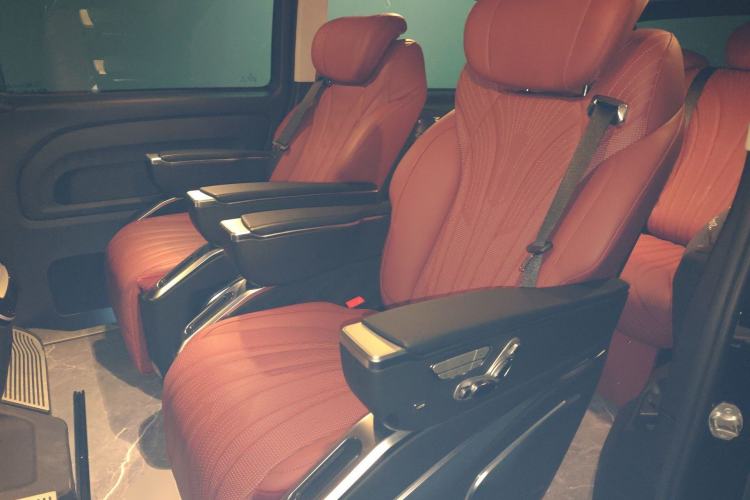 Used Mercedes-Benz Vito 2024 2.0T Elite Version 7 Seats Left Rear Seat