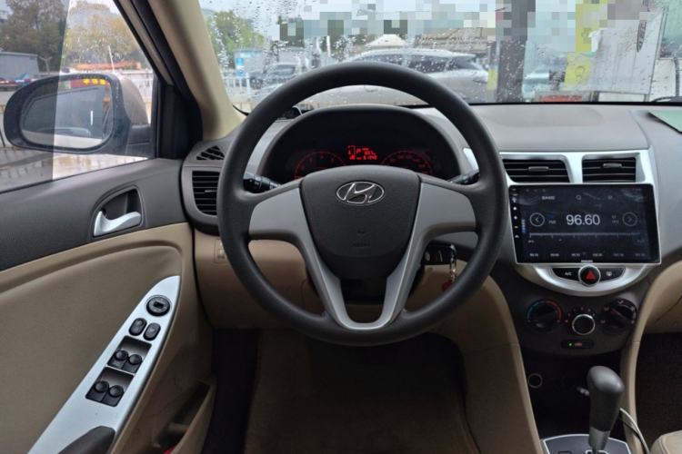 Used Hyundai Verna (older generation) 2011 Hatchback 1.4L Automatic Comfort Model GS Steering Wheel