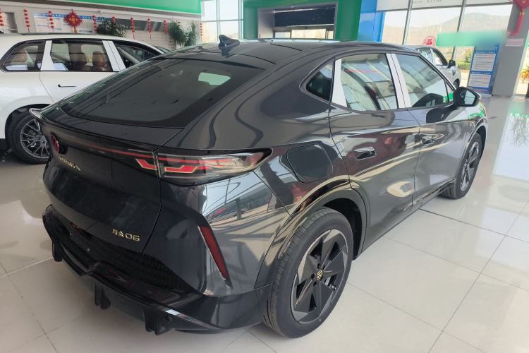 Used Volkswagen ID.UNYX 2025 Pro model Rear Right 45 Deg