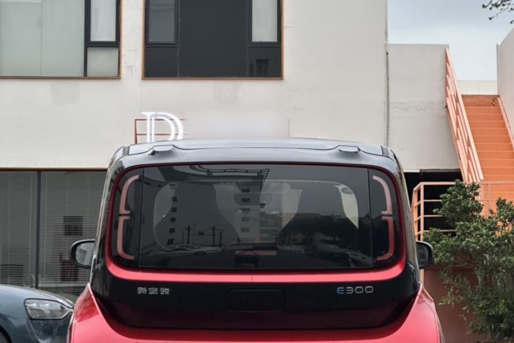 Used Baojun E300 2020 Star Travel Edition Exterior 3