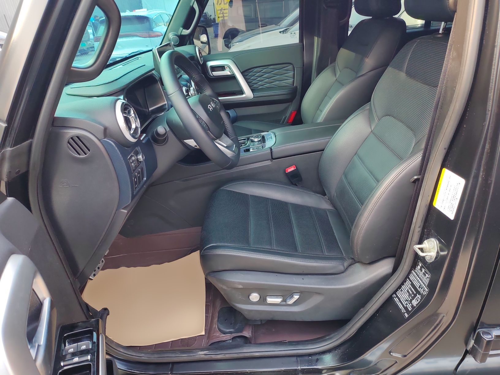 المقاعد الأمامية داخل السيارة