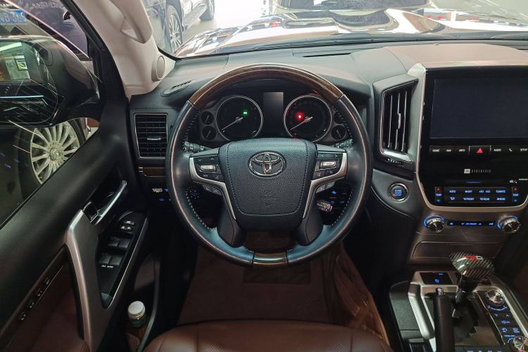 Used Toyota Land Cruiser 2019 5.7L 7-Seater Middle East Version
