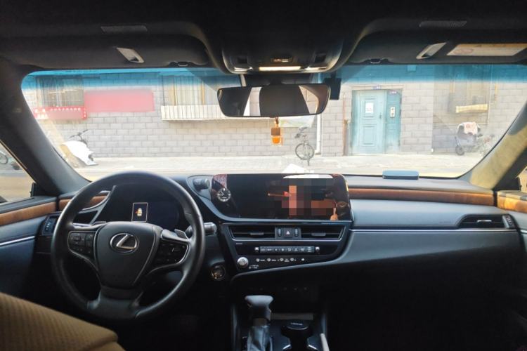 Used Lexus ES 2024 200 Premium Edition
