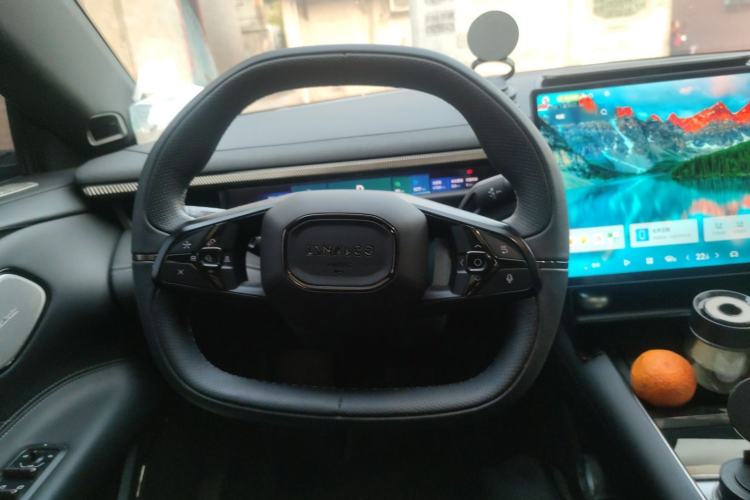 Used Lynk & Co 10 EM-P 2025 Model 120 Four-Wheel Drive Ultra Steering Wheel