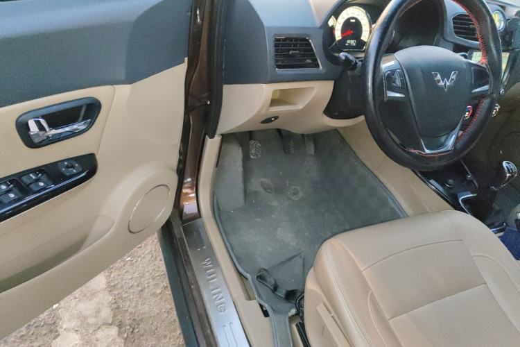 Used Wuling Hongguang 2014 1.5L S Comfort Model
