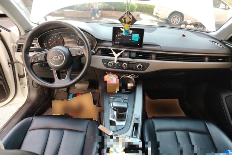 Used Audi A4L 2019 40 TFSI Ambition China VI Center Console