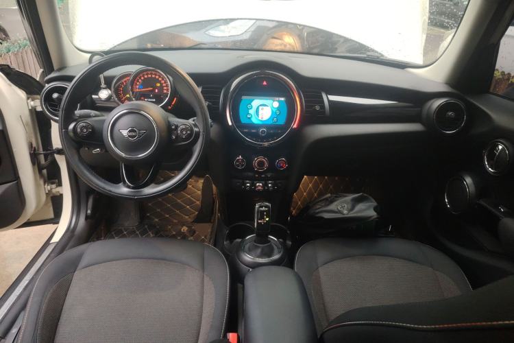 Used MINI 2018 1.5T ONE PLUS Five-Door Edition Center Console