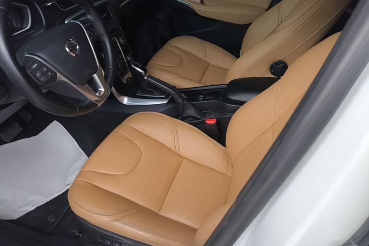 Used Volvo V40 2019 T3 Zhiyi Edition
