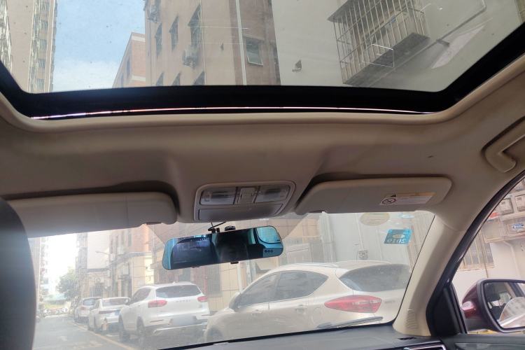 Used Dongfeng Fengon 580 2016 Revised Version 1.5T CVT Comfort Edition Headliner