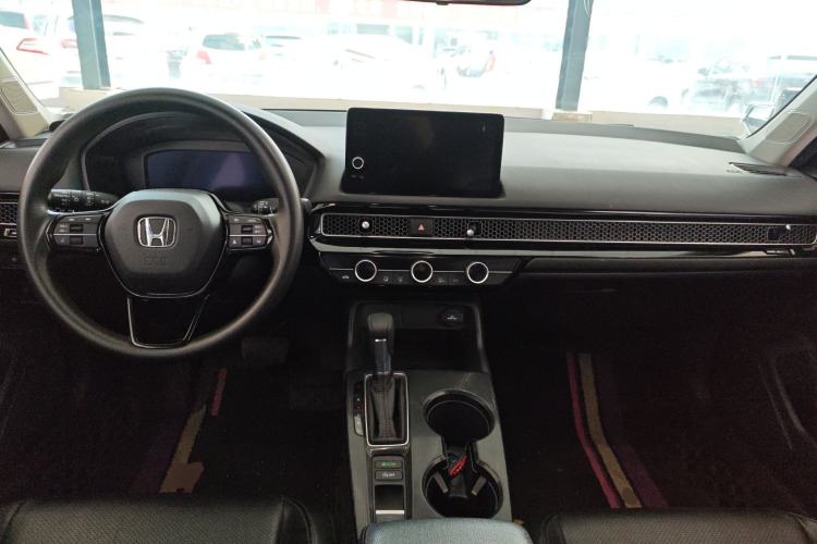 Used Honda Civic 2023 240TURBO CVT Dynamic Edition Center Console