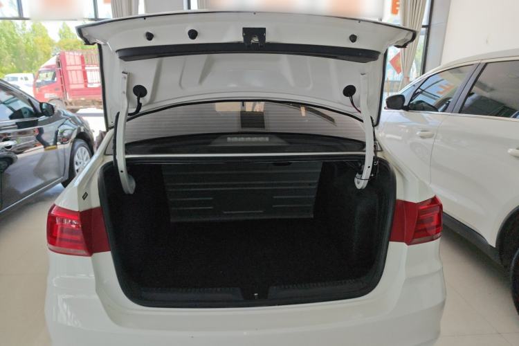 Used Volkswagen Santana 2018 1.5L Automatic Fashion Edition Trunk