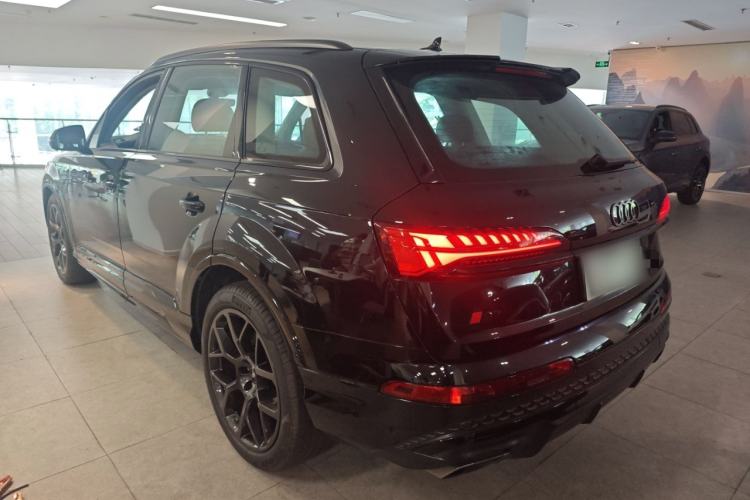 Used Audi Q7 2024 45 TFSI quattro S line Black Warrior Edition
