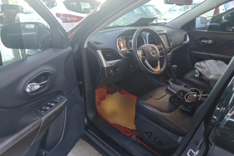 Used Jeep Cherokee 2020 2.0L Two-Wheel Drive Classic Sports Edition