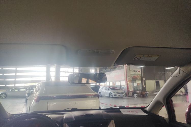 Used Venucia R50 2014 1.6L Automatic Splendid Edition
