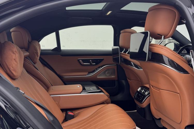 Used Mercedes-Benz S-Class 2021 Restyled S 400 L Luxury Edition Interior 4