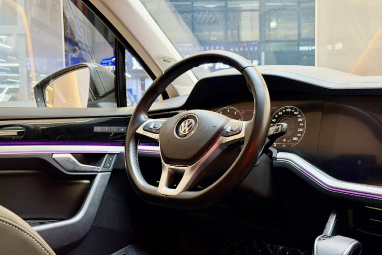 Used Volkswagen Touareg 2020 3.0 TSI Luxury Edition China VI Interior 3