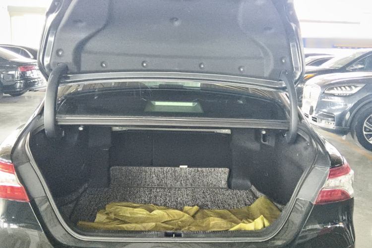 Used Toyota Camry 2021 2.0G Luxury Edition
